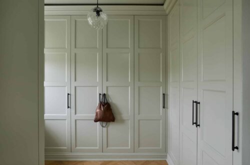 Sarah Llyod 11 Edwardian fitted wardrobe with handbag hanging on the black handles