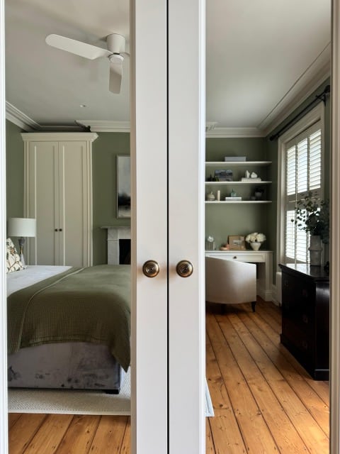 PHOTO-2025-06-16-13-31-52 Reflection of a stunning bedroom design in mirrored wardrobe doors